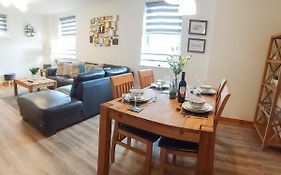 Inverness City Centre Apartment With Elevator And Google Chromecast